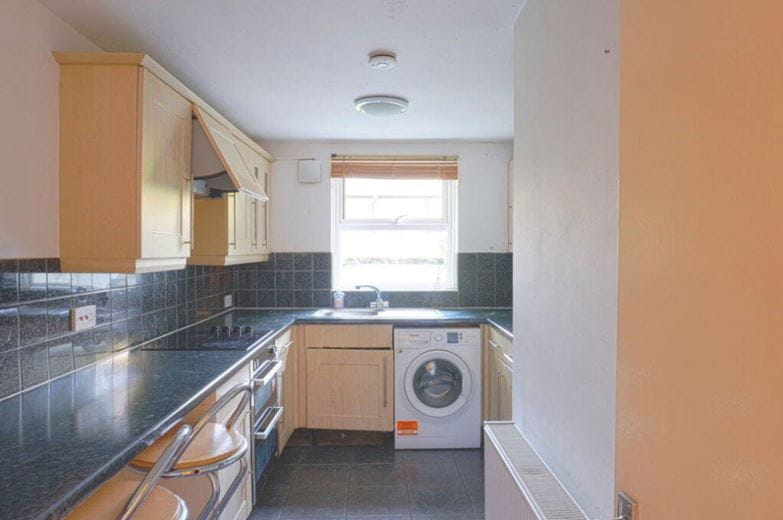 1 bedroom flat, Portsmouth Road, Esher KT10 - Available