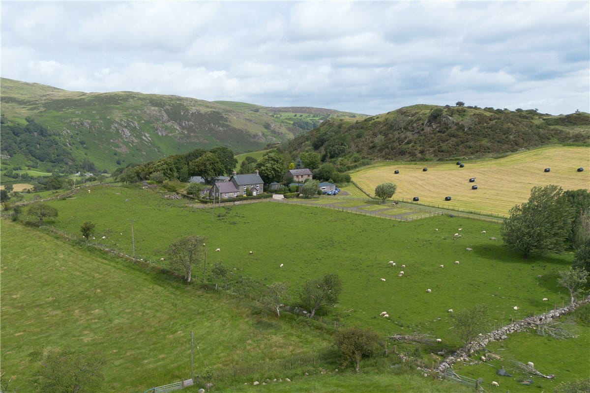  bedroom house, Sarnau, Bala LL23 - Available