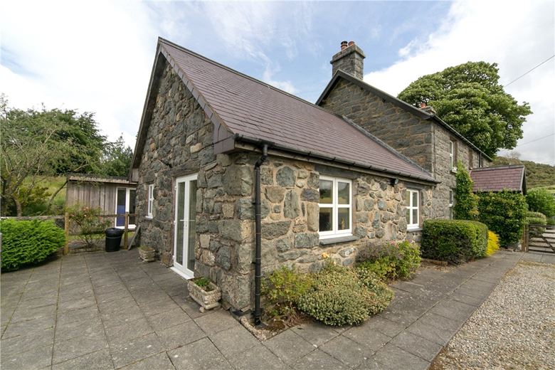  bedroom house, Sarnau, Bala LL23 - Available