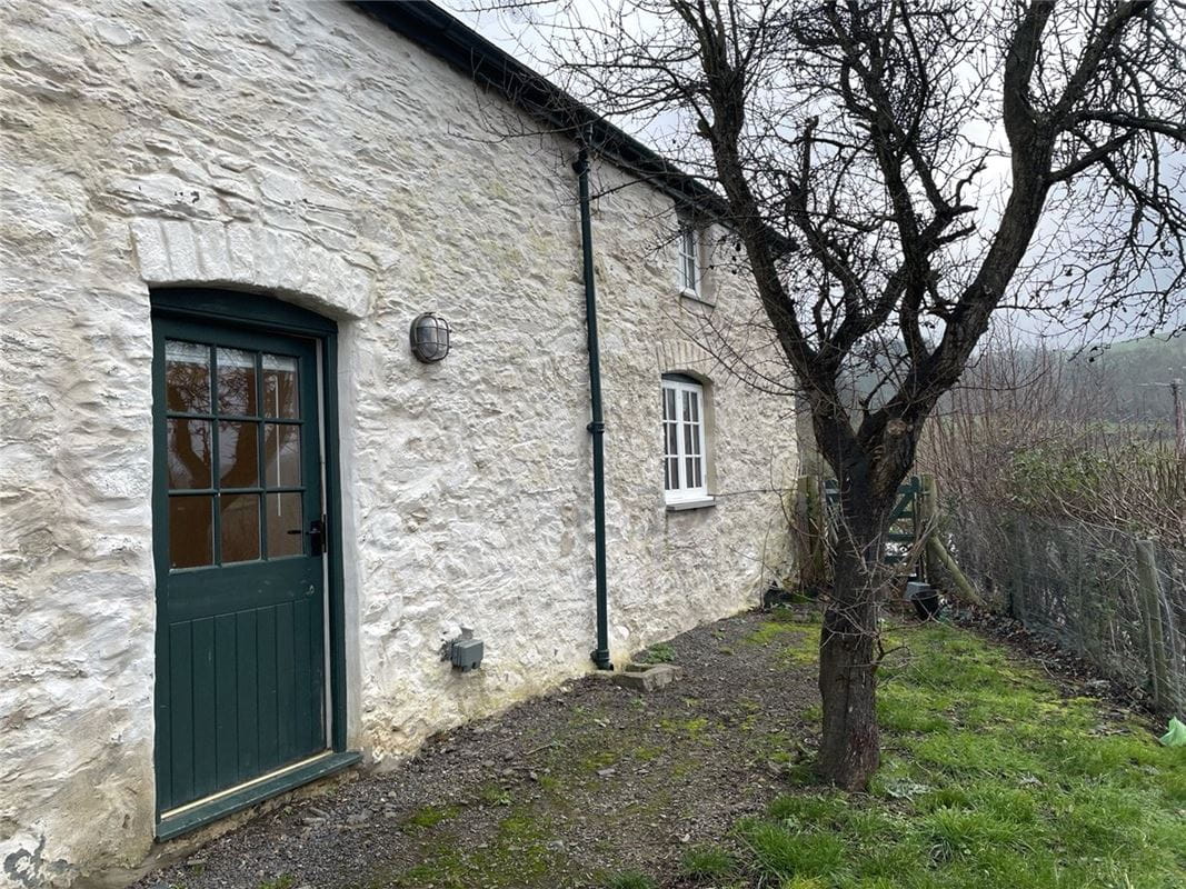  bedroom cottage, Ffordd Bodnant Uchaf, Eglwysbach LL28 - Available