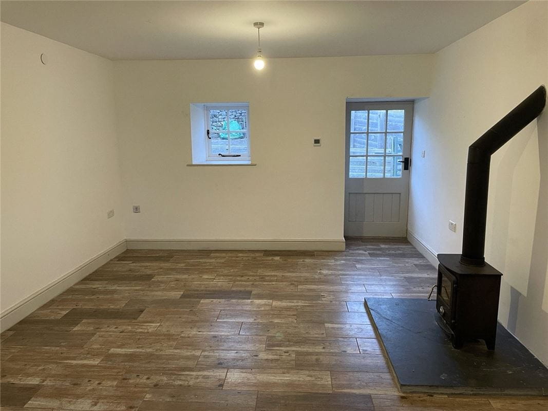  bedroom cottage, Ffordd Bodnant Uchaf, Eglwysbach LL28 - Available