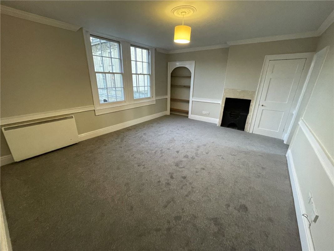 2 bedroom flat, Beauford Square, Bath BA1 - Let Agreed