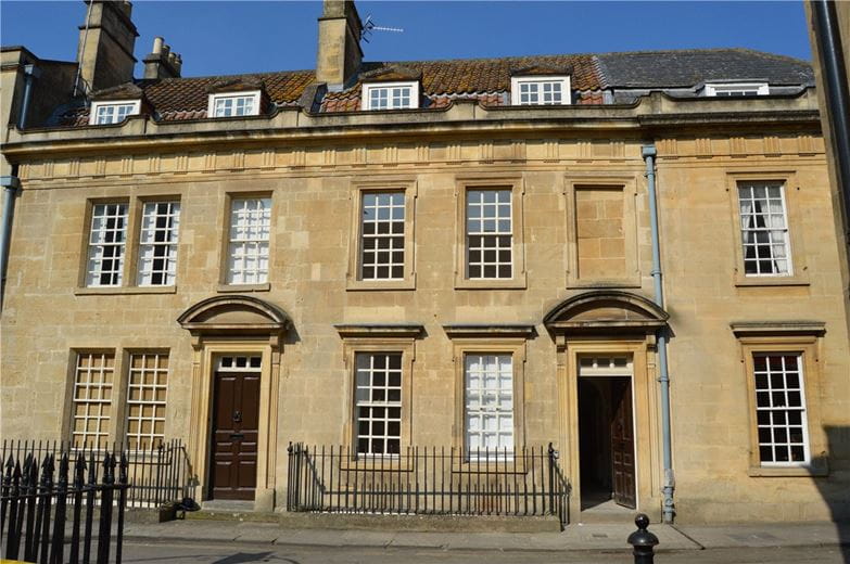 4 bedroom house, Beauford Square, Bath BA1 - Let Agreed