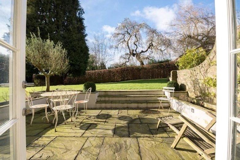 3 bedroom flat, Allenby House South, Lansdown Road BA1