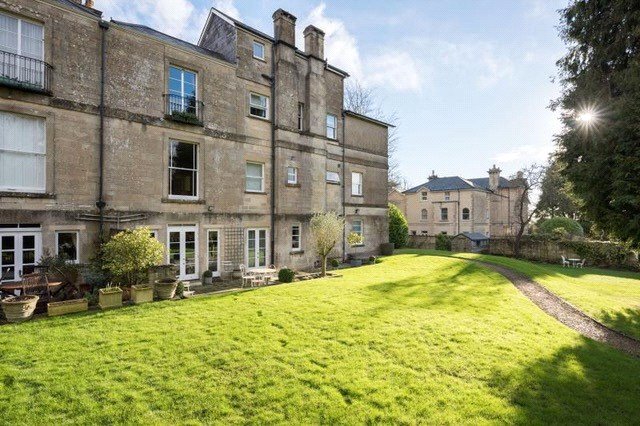 3 bedroom flat, Allenby House South, Lansdown Road BA1
