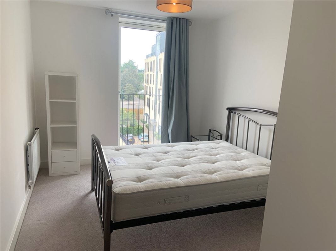 2 bedroom flat, Midland Road, Bath BA2 - Available
