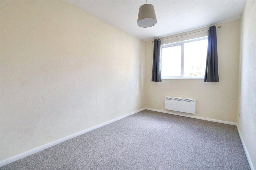 2 bedroom flat, High Street, Weston BA1 - Available