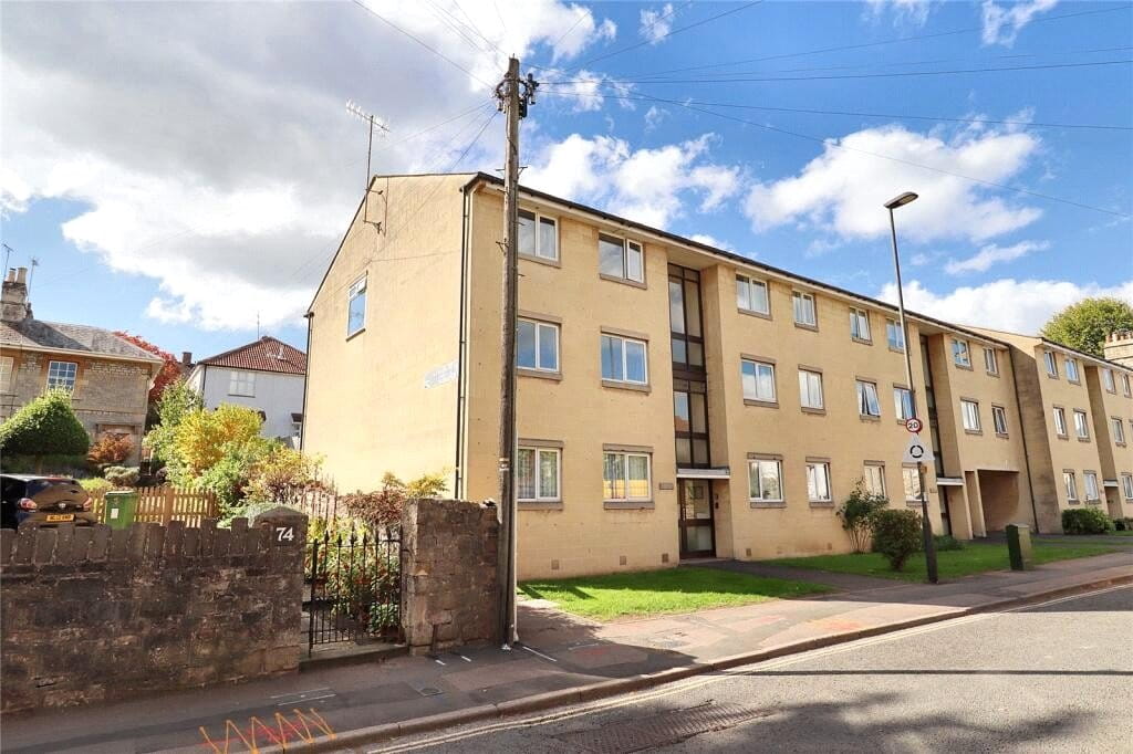 2 bedroom flat, High Street, Weston BA1 - Available