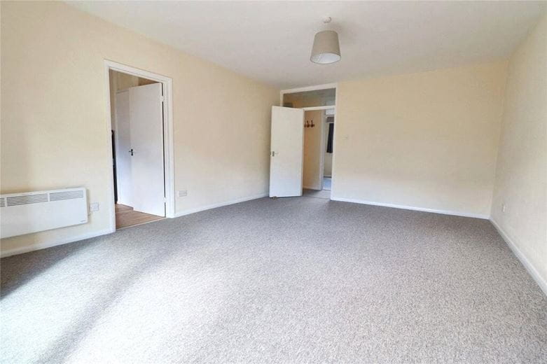 2 bedroom flat, High Street, Weston BA1 - Available