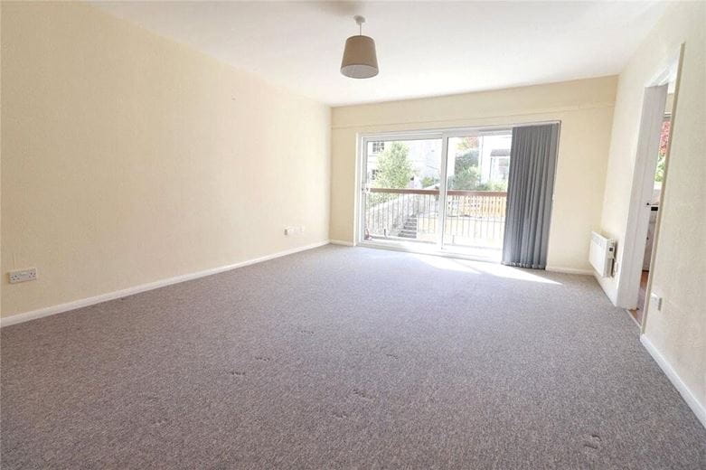 2 bedroom flat, High Street, Weston BA1 - Available