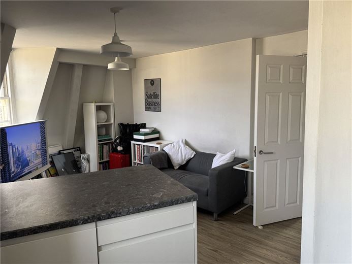 1 bedroom flat, Monmouth Street, Bath BA1