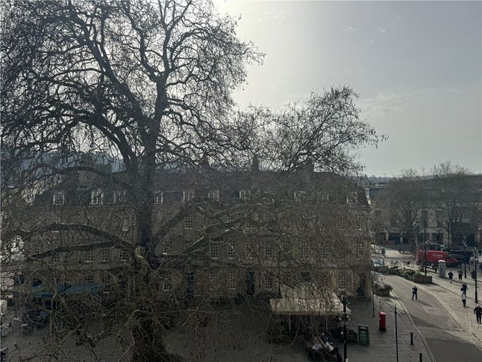 1 bedroom flat, Monmouth Street, Bath BA1