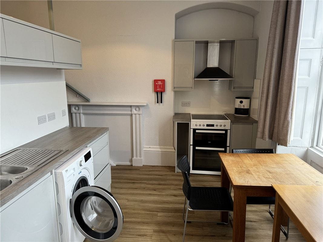1 bedroom flat, Terrace Walk, Bath BA1