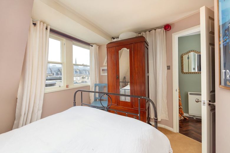 1 bedroom flat, Barton Buildings, Bath BA1