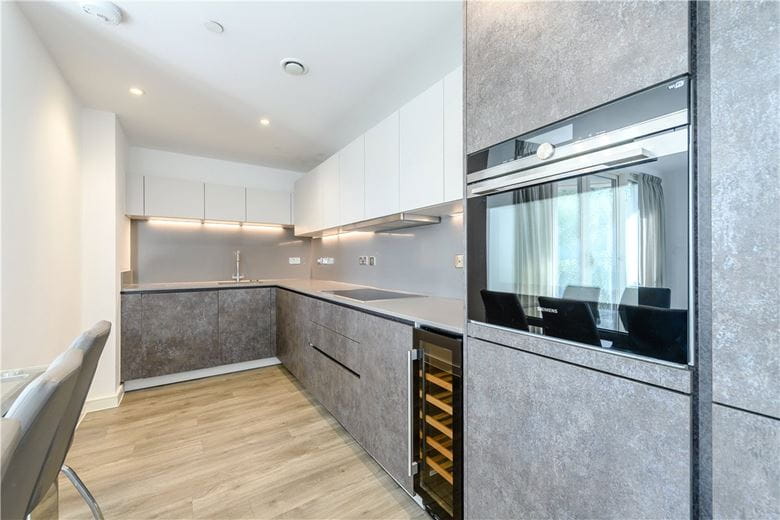 2 bedroom flat, Victoria Bridge Road, Bath BA2 - Available