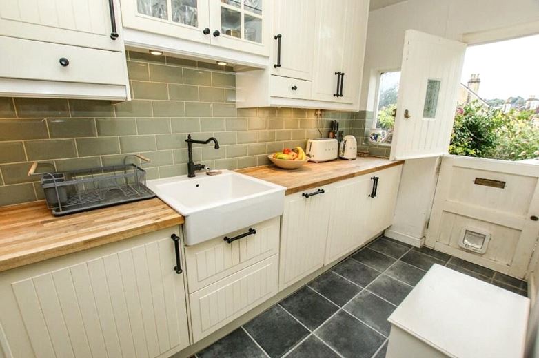 2 bedroom flat, Kennington Road, Bath BA1 - Available