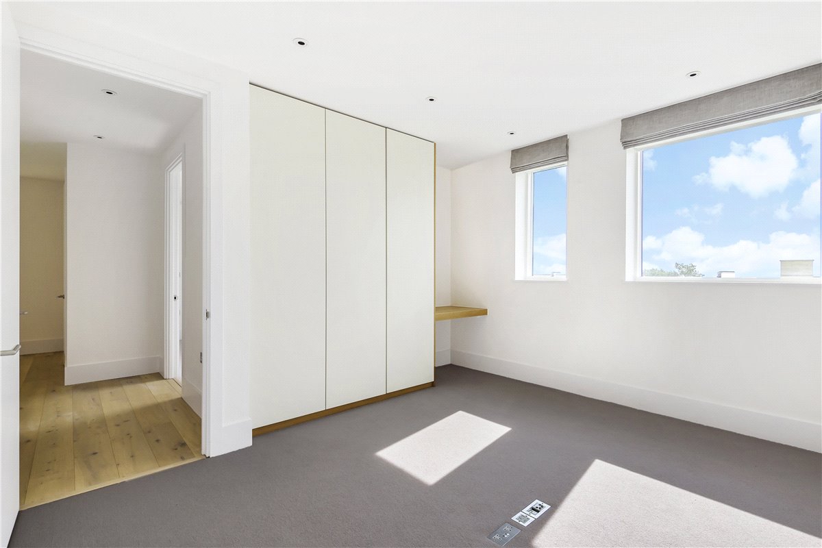 2 bedroom flat, Granville Court, Granville Road BA1 - Available