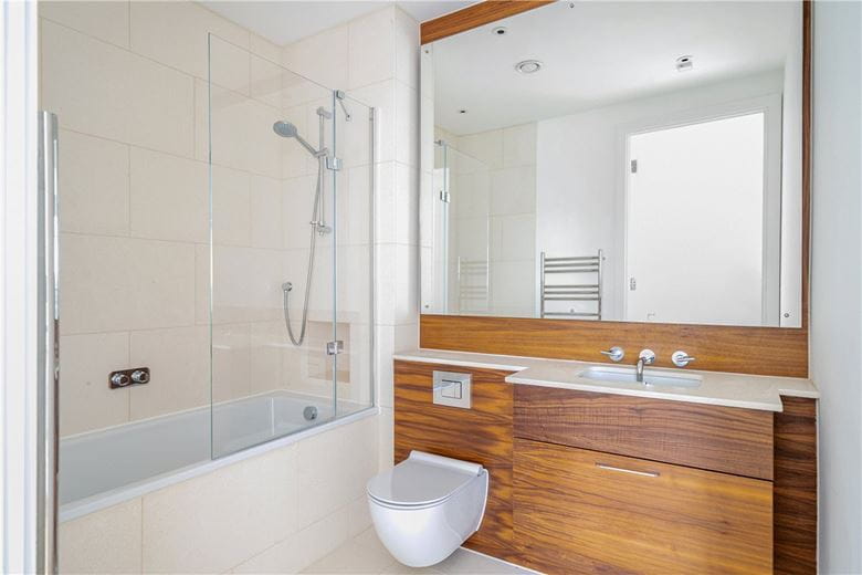 2 bedroom flat, Granville Court, Granville Road BA1 - Available