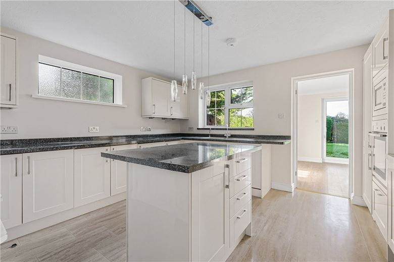 4 bedroom house, Putlowes Drive, Fleet Marston HP18 - Available