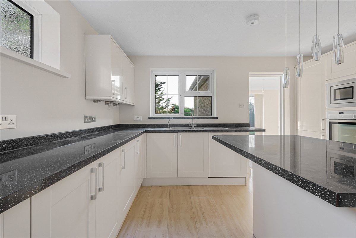 4 bedroom house, Putlowes Drive, Fleet Marston HP18 - Available