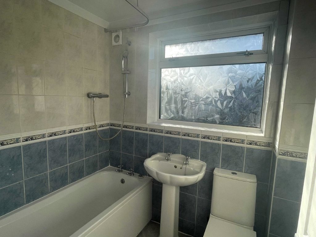 3 bedroom house, Penfold Way, Morton DE55 - Let Agreed