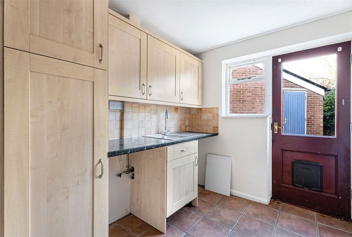 4 bedroom house, Grange Close, Twyford MK18 - Available