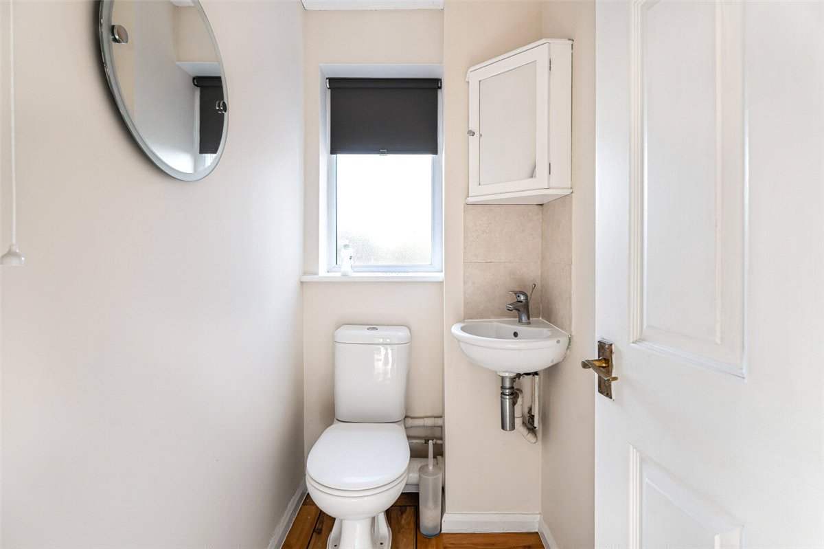 4 bedroom house, Grange Close, Twyford MK18 - Available