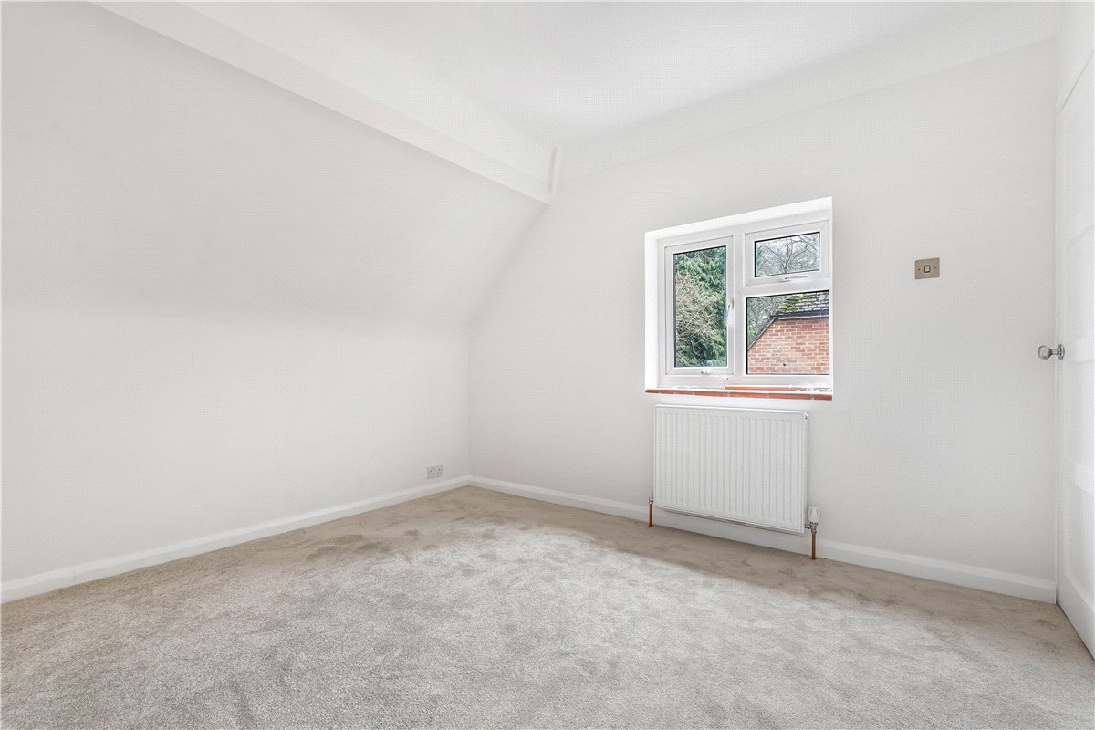 3 bedroom house, Sibleys Rise, South Heath HP16 - Available