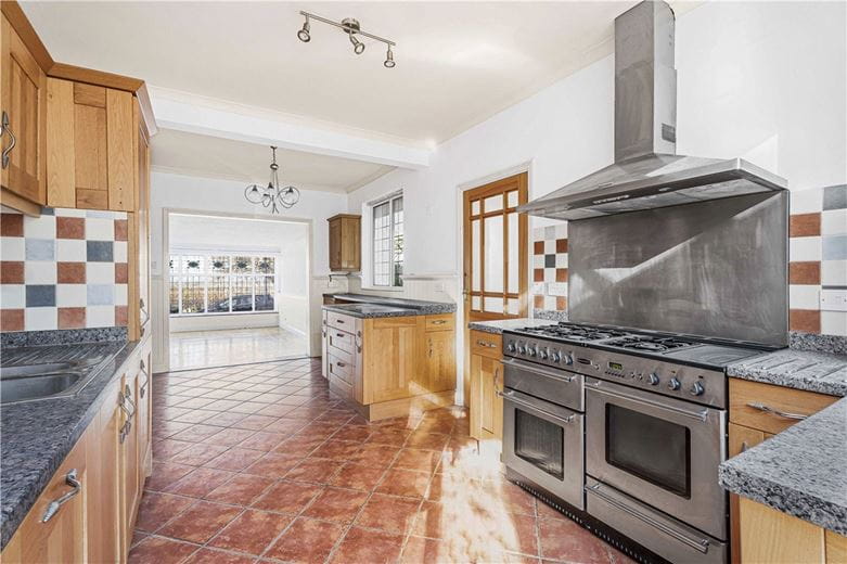 6 bedroom house, Ellesborough Road, Wendover HP22 - Let Agreed