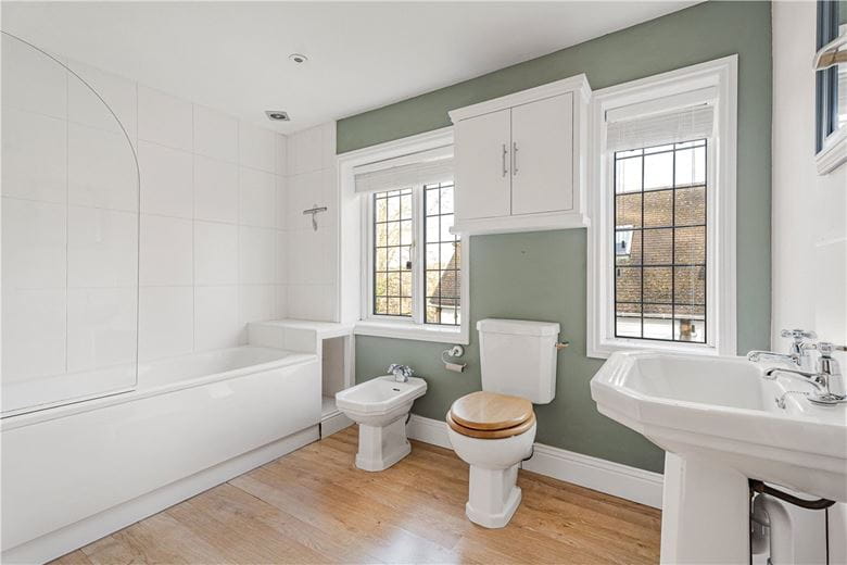 6 bedroom house, Ellesborough Road, Wendover HP22 - Let Agreed