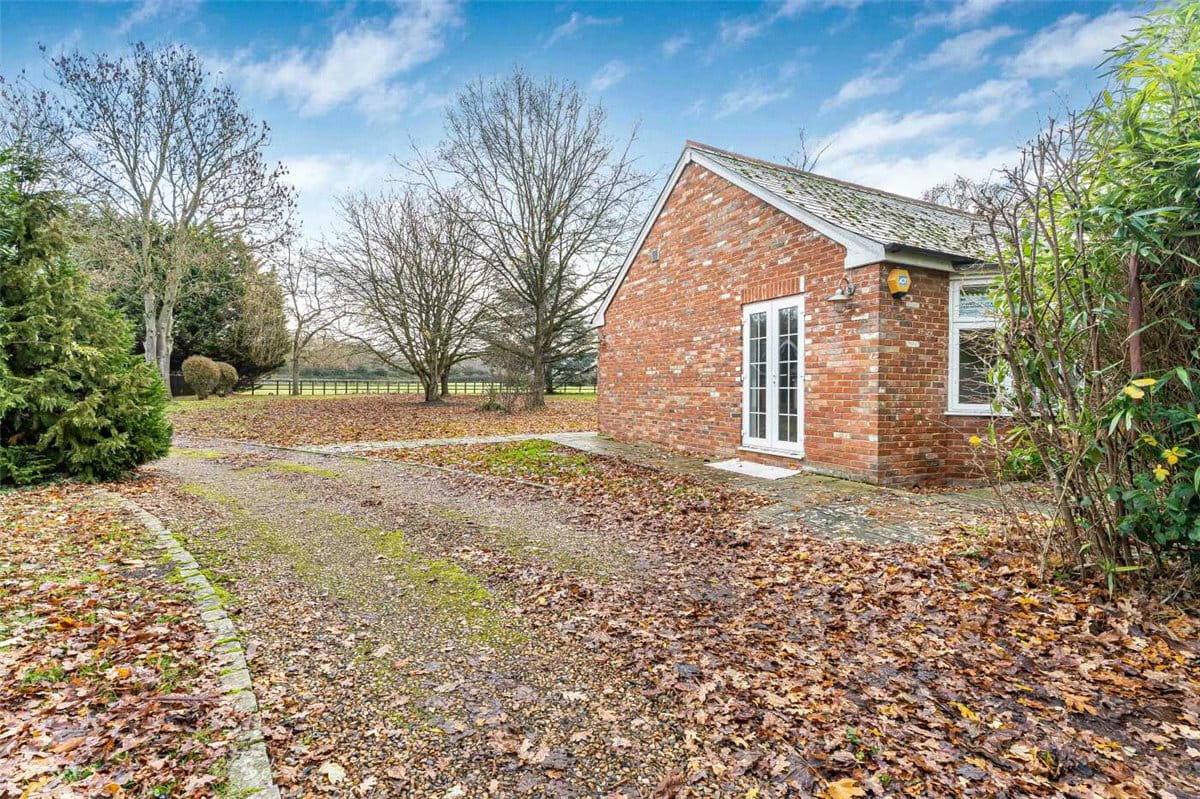 4 bedroom bungalow, Nash Lee Lane, Wendover HP22 - Let Agreed