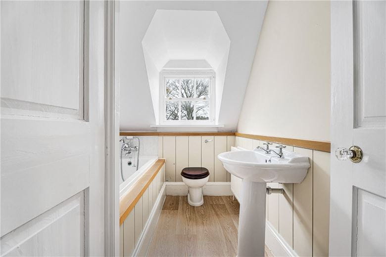 9 bedroom house, Turweston, Brackley NN13 - Available