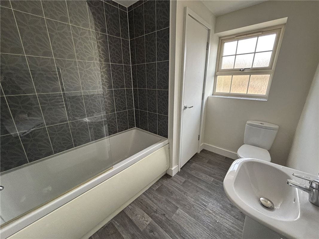 3 bedroom house, Comelybank Drive, Mexborough S64 - Available