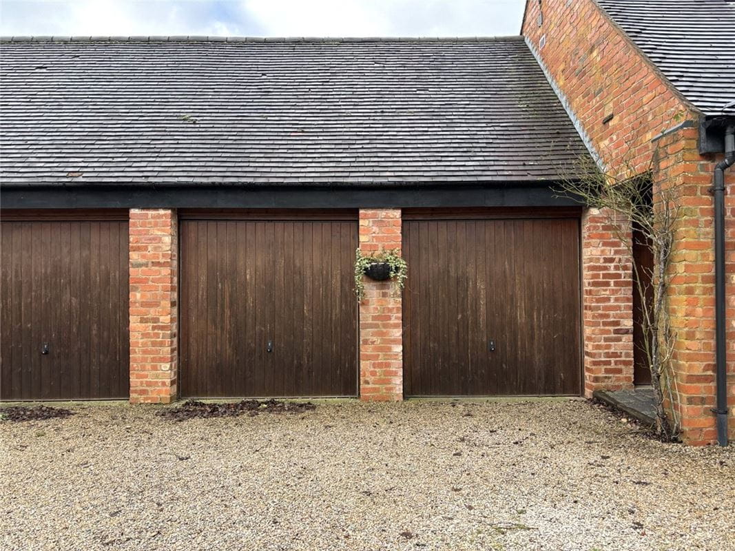 2 bedroom cottage, Park Farm, Willesley Woodside LE65 - Available