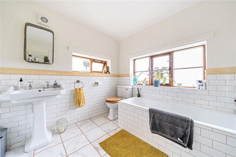 3 bedroom house, Hoo Green Lane, Mere WA16 - Available