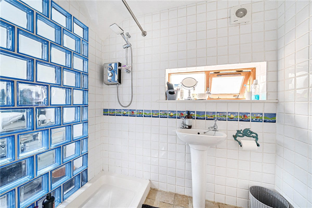 3 bedroom house, Hoo Green Lane, Mere WA16 - Available