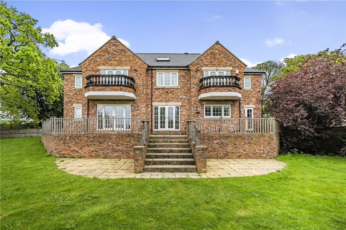 6 bedroom house, Towers Lane, Crofton WF4 - Let Agreed