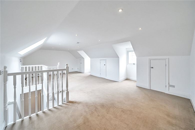 6 bedroom house, Towers Lane, Crofton WF4 - Let Agreed