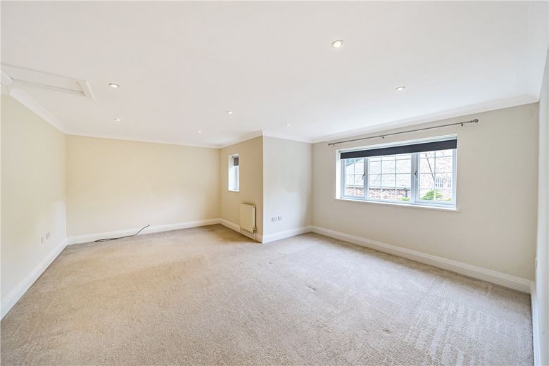 6 bedroom house, Towers Lane, Crofton WF4 - Let Agreed