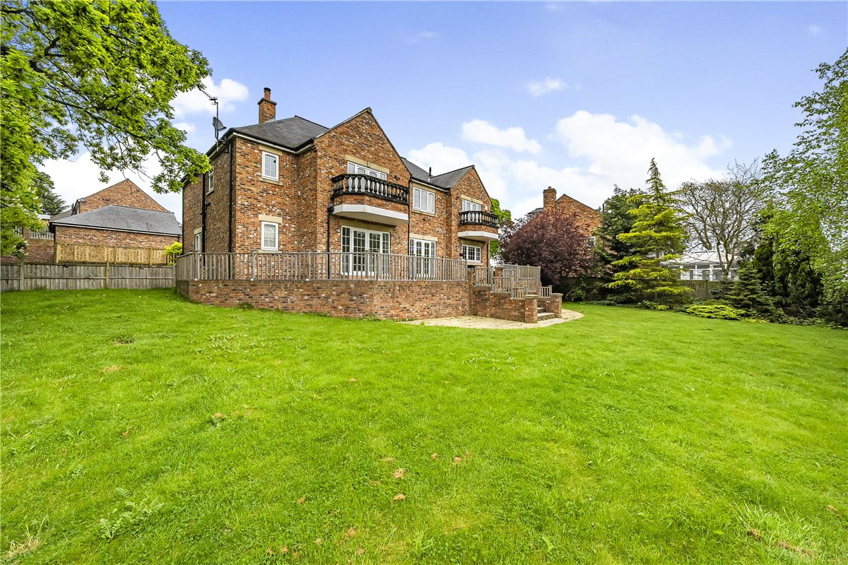 6 bedroom house, Towers Lane, Crofton WF4 - Let Agreed