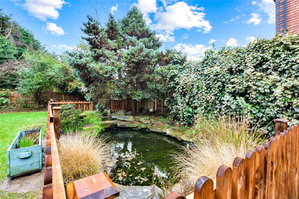 4 bedroom house, Burnside, Hale Barns WA15 - Available