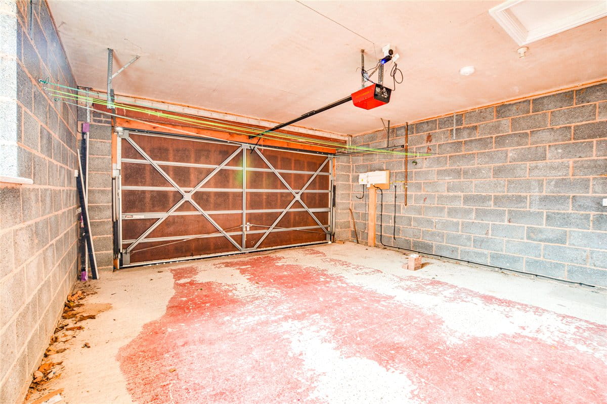 4 bedroom house, Burnside, Hale Barns WA15 - Available