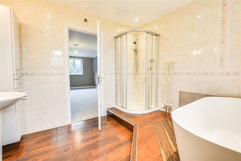 4 bedroom house, Burnside, Hale Barns WA15 - Available