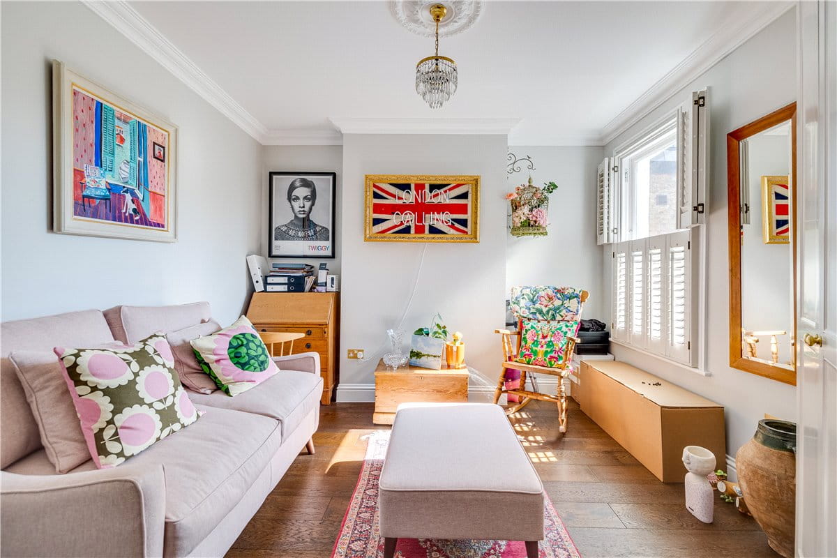 3 bedroom flat, Queensmill Road, London SW6 - Available