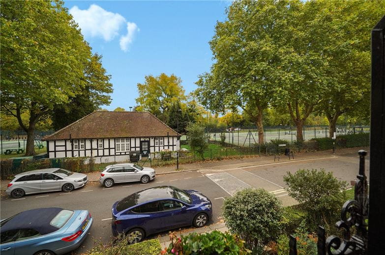 3 bedroom flat, Bishops Mansions, Fulham SW6 - Available