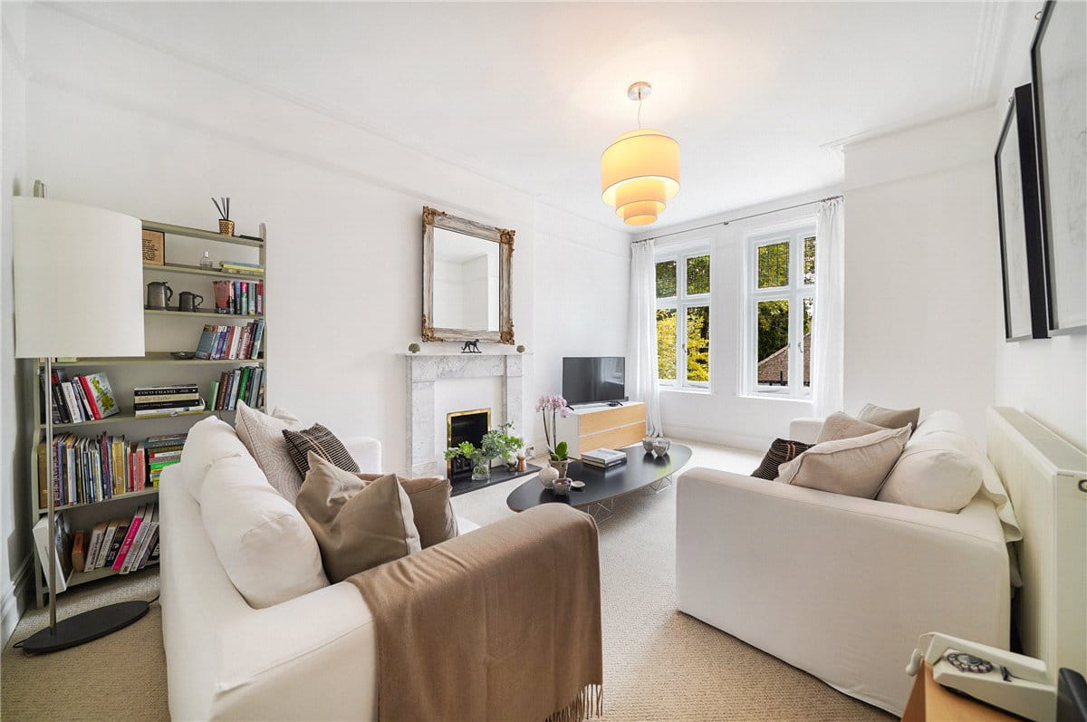 3 bedroom flat, Bishops Mansions, Fulham SW6 - Available