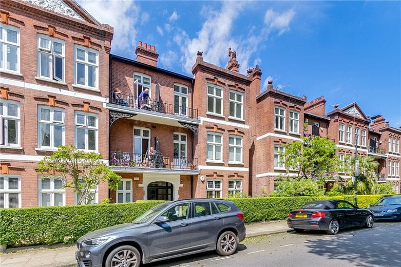 3 bedroom flat, Bishops Mansions, Bishops Park Road SW6 - Sold STC