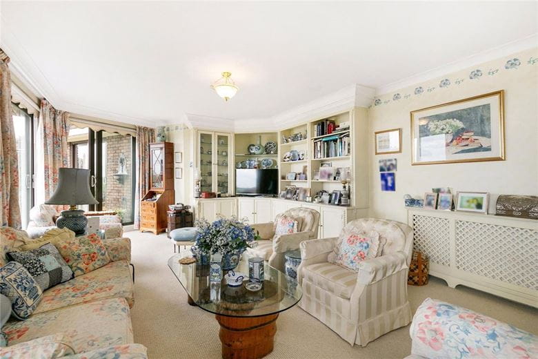 3 bedroom flat, Alder Lodge, 73 Stevenage Road SW6 - Available