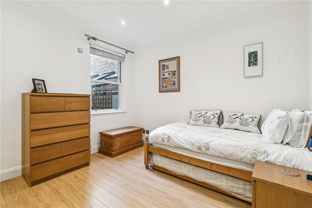 2 bedroom flat, Wingrave Road, London W6 - Available