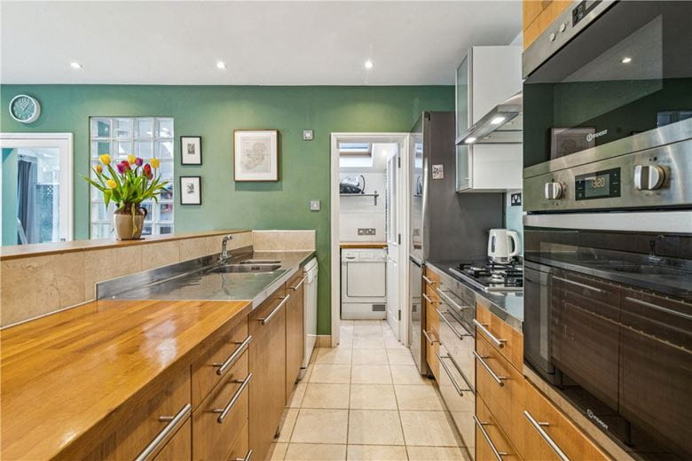 2 bedroom flat, Wingrave Road, London W6 - Available